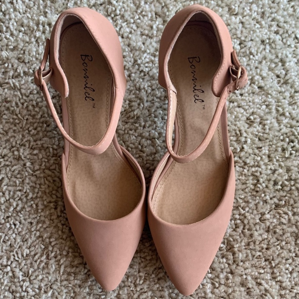 Pointy toed heels👠